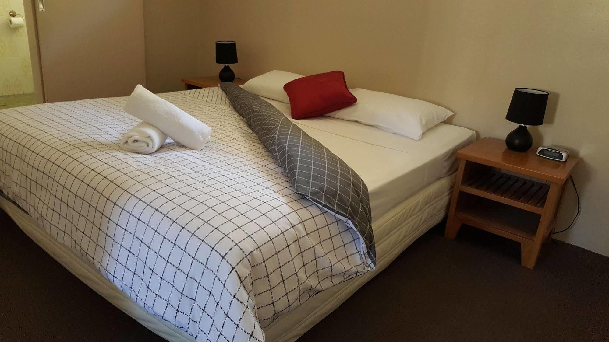 Montego Mermaid Motel Gold Coast
