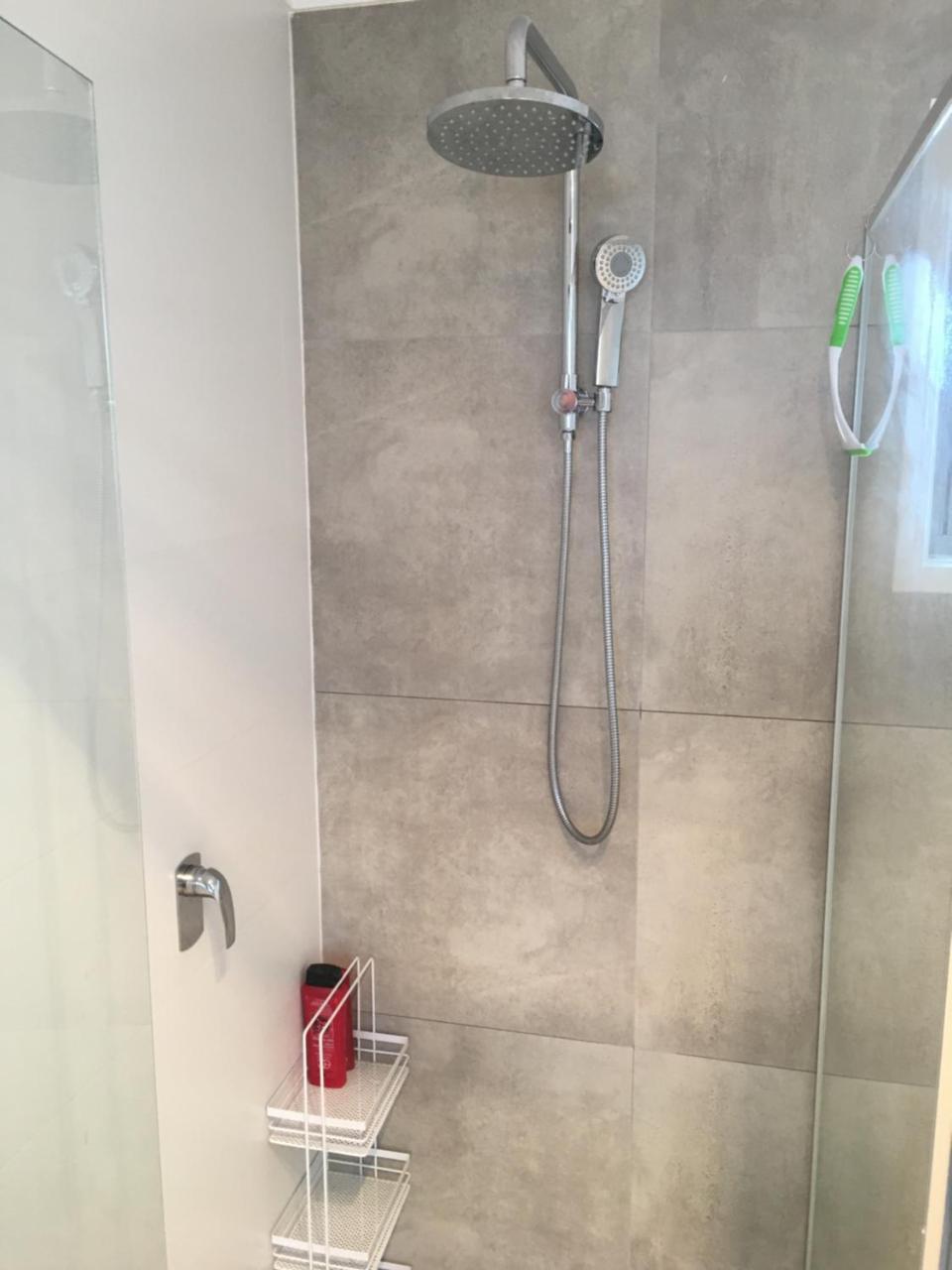 2bd Family Or Couple Upstairs Near Turf Club, Hota In Bundall Guest house Gold Coast