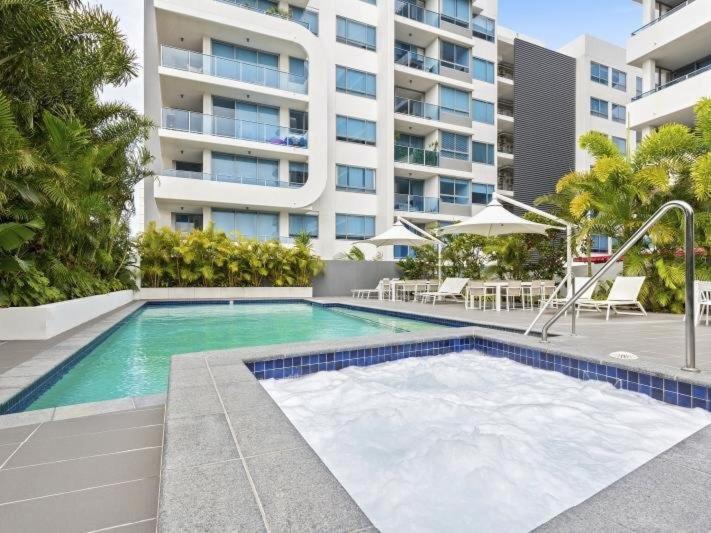 Stunning Penthouse With Rooftop Terrace Labrador Apartment Gold Coast