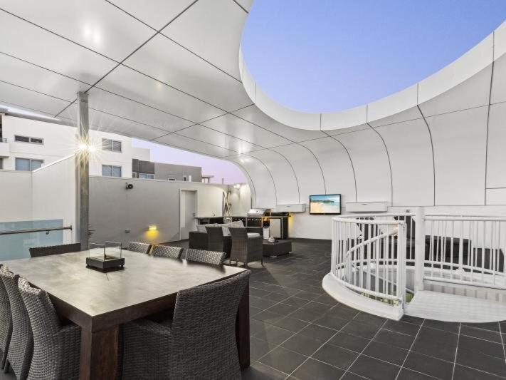 Stunning Penthouse With Rooftop Terrace Labrador Apartment Gold Coast