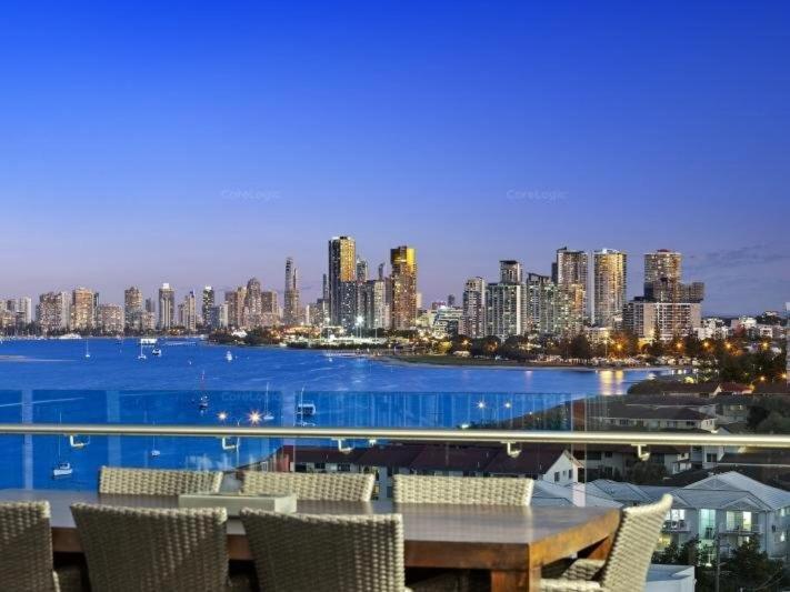 Stunning Penthouse With Rooftop Terrace Labrador Apartment *