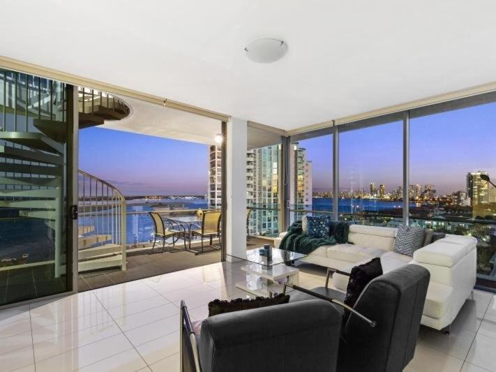Stunning Penthouse With Rooftop Terrace Labrador * Gold Coast