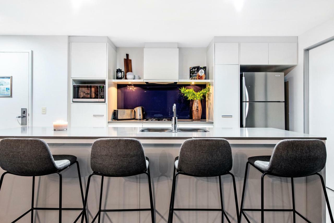 Circle On Cavill, And Sub Penthouses - We Accommodate Apartment *