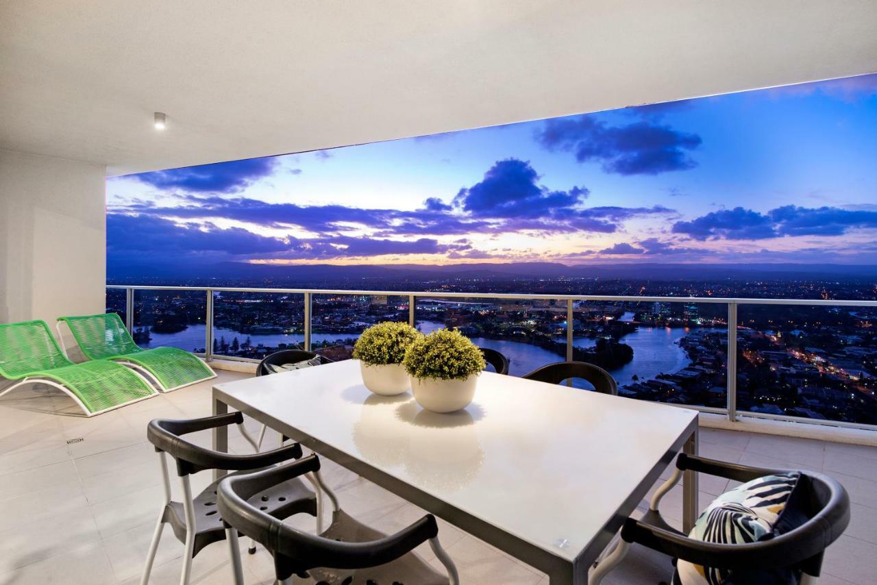 Apartment Circle On Cavill, And Sub Penthouses - We Accommodate Gold Coast
