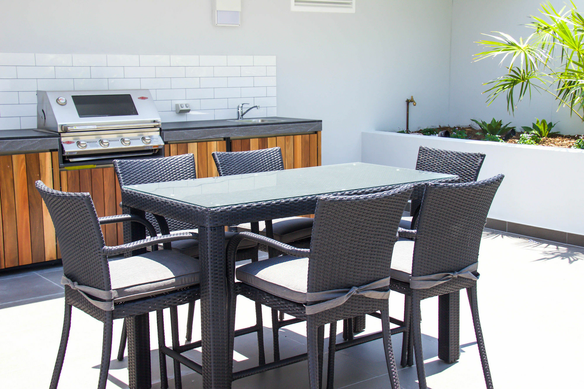Synergy Broadbeach - Official 4*