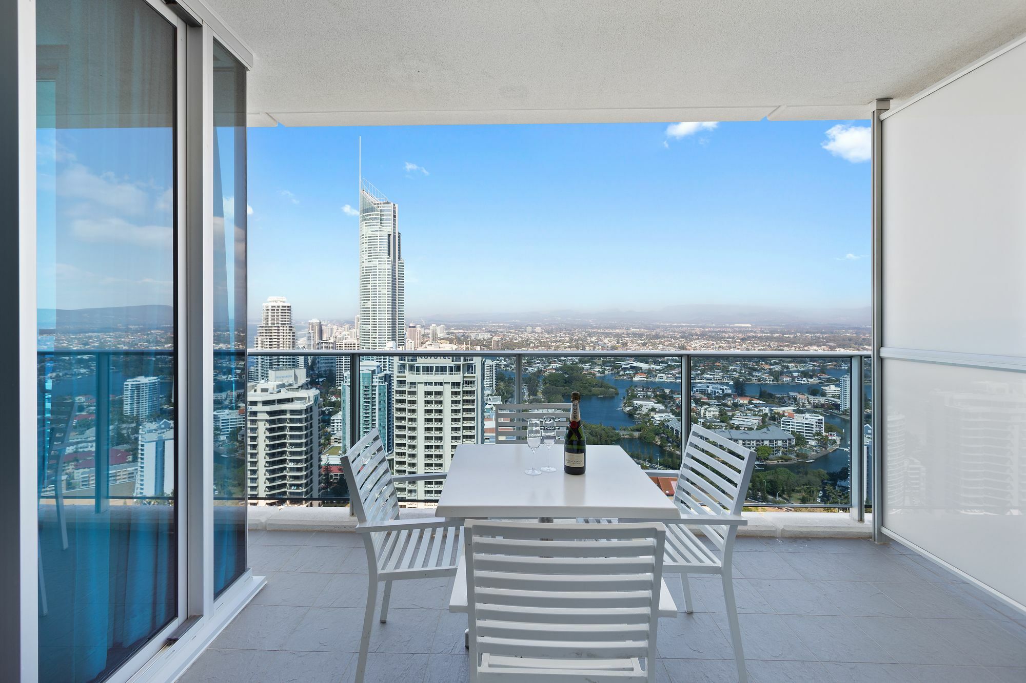 Hotel Luxury With Ocean View In Surfers Paradise