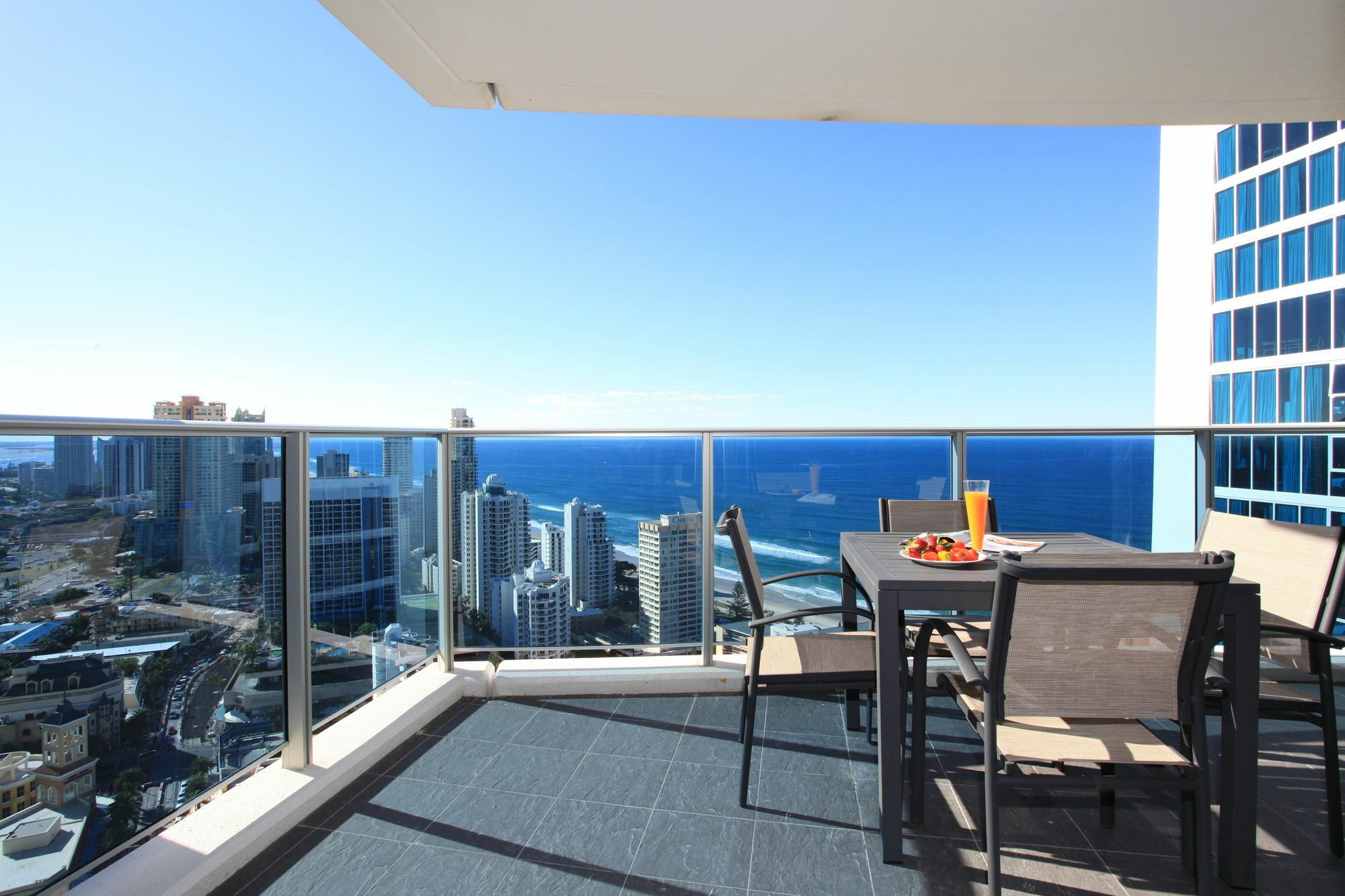 Luxury With Ocean View In Surfers Paradise 5*