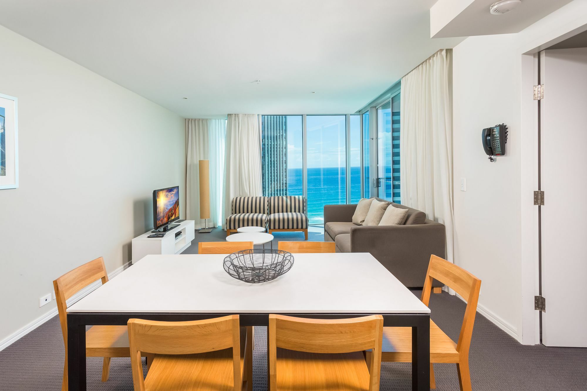 Hotel Luxury With Ocean View In Surfers Paradise
