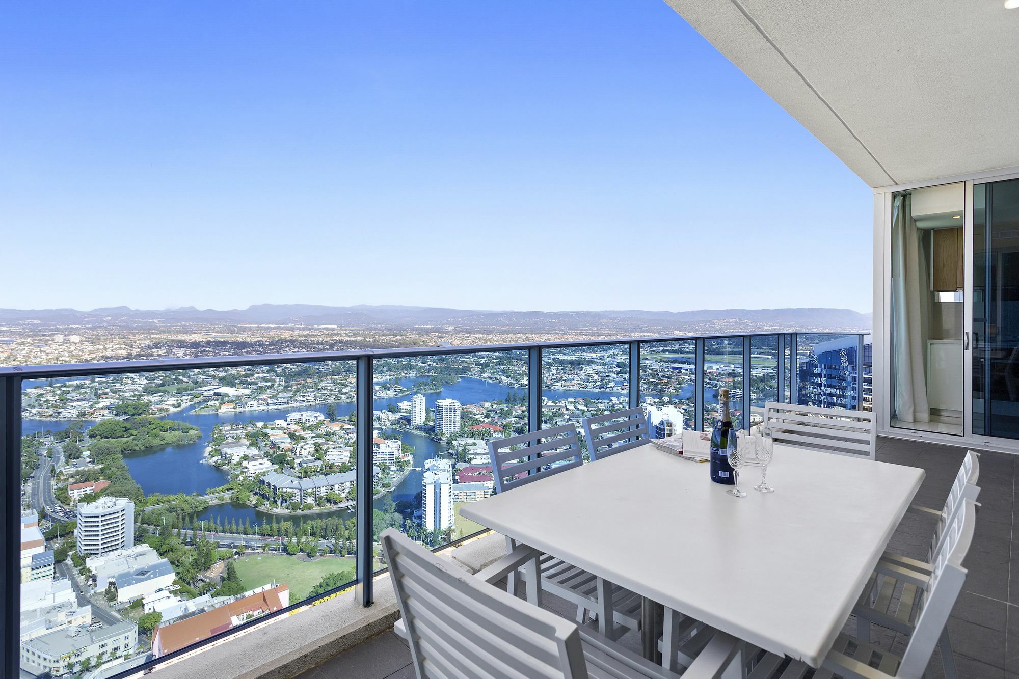 Hotel Luxury With Ocean View In Surfers Paradise 5*