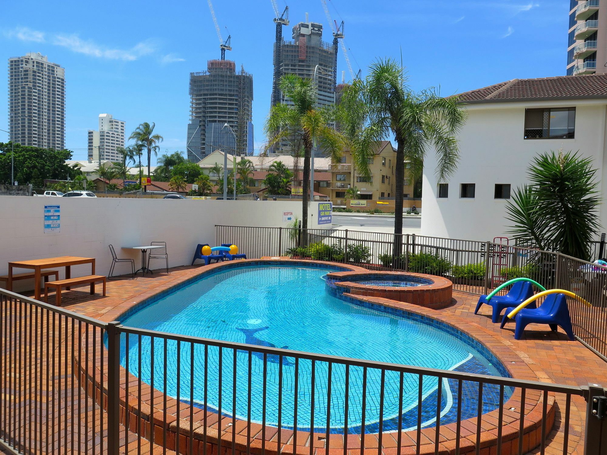 Gold Coast Inn 3*