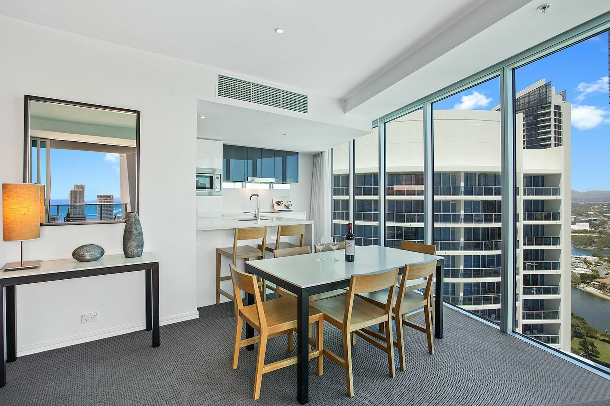 Hotel Luxury With Ocean View In Surfers Paradise 5*