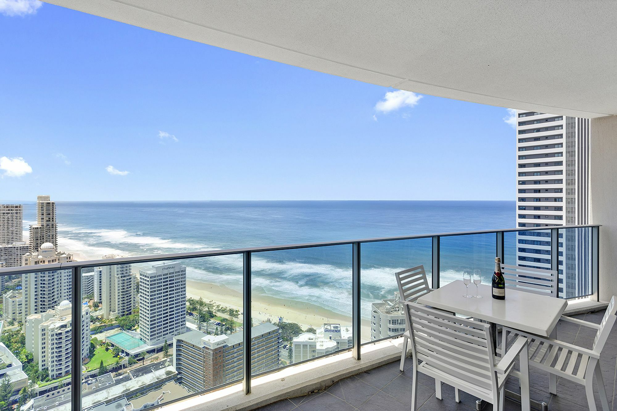 Hotel Luxury With Ocean View In Surfers Paradise