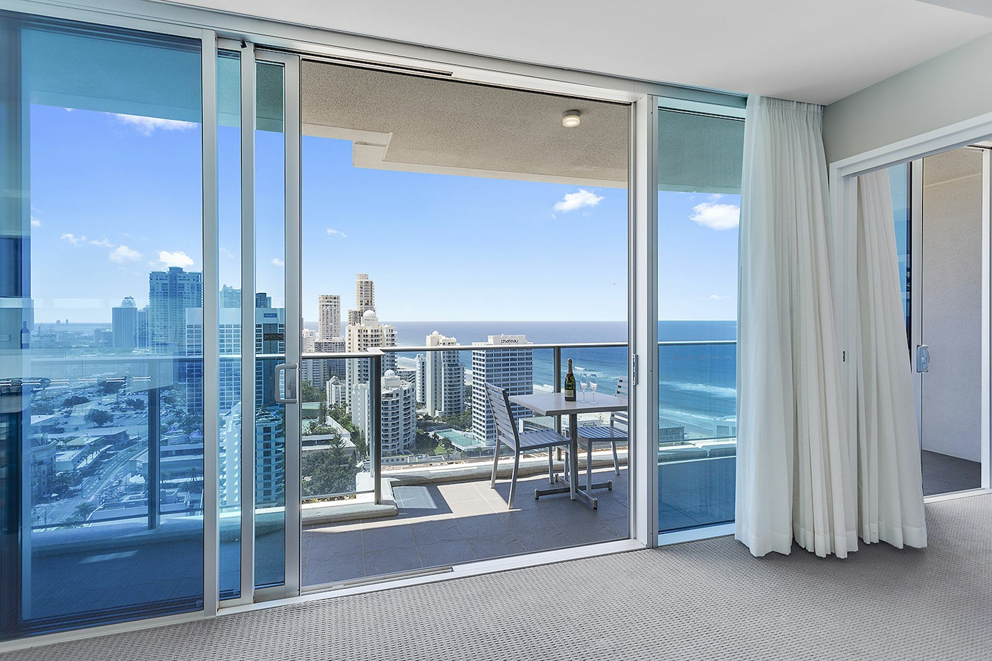 Luxury With Ocean View In Surfers Paradise
