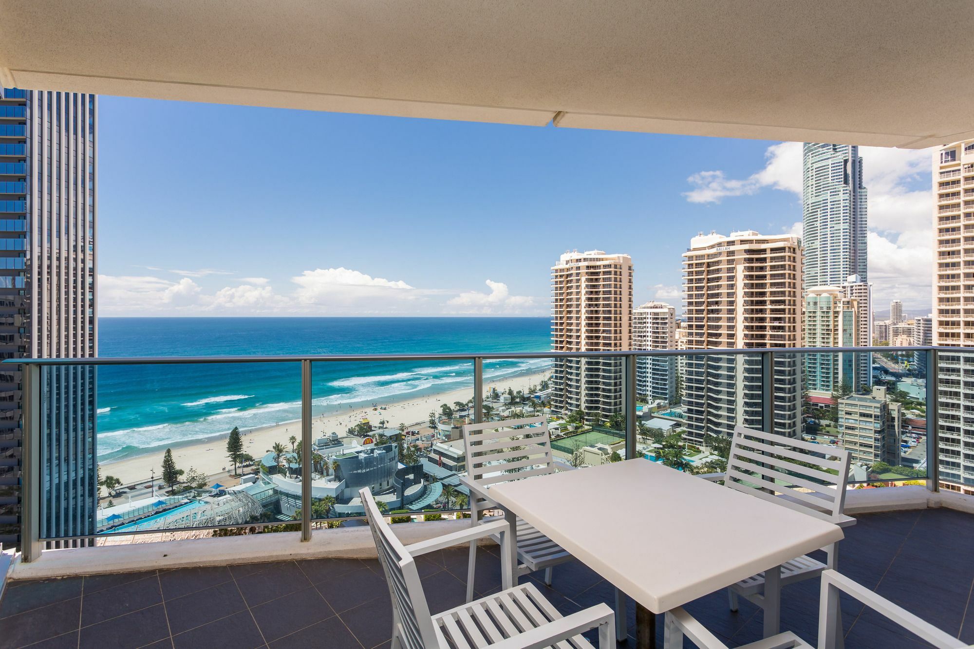 Hotel Luxury With Ocean View In Surfers Paradise