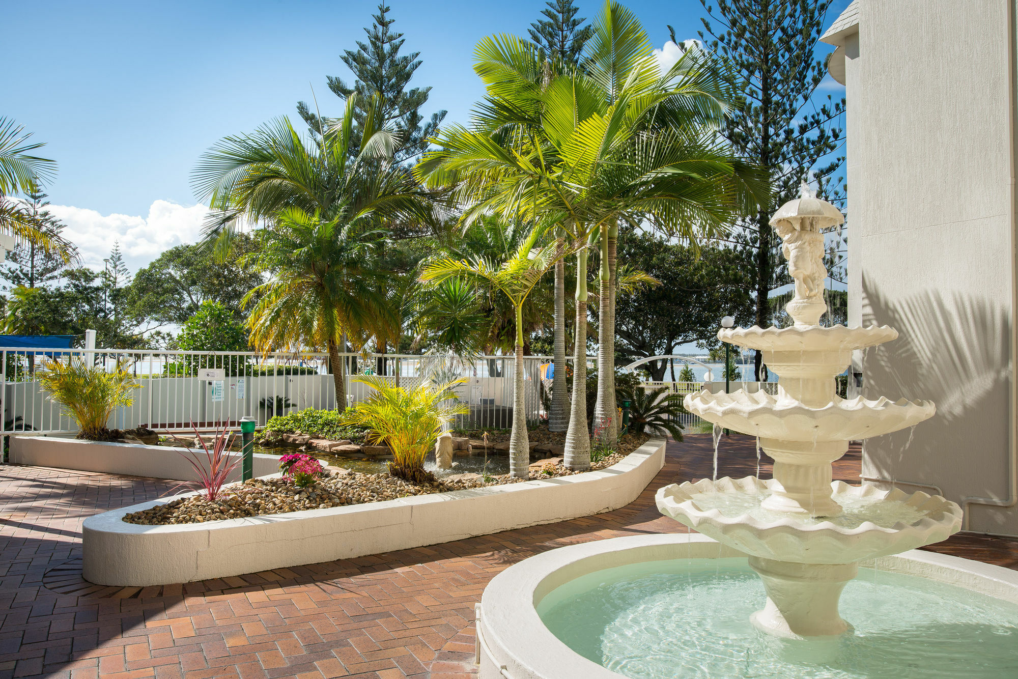Golden Shores Club * Gold Coast
