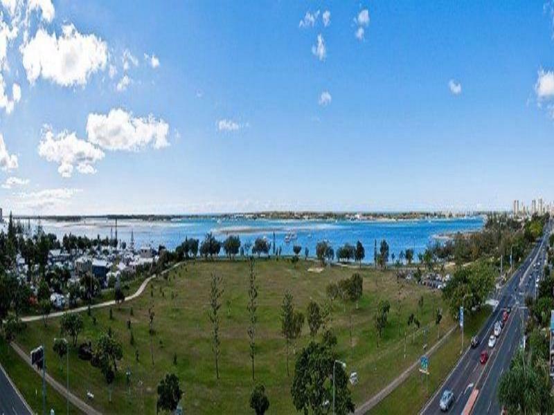 Aqualine On The Broadwater Aparthotel 4*