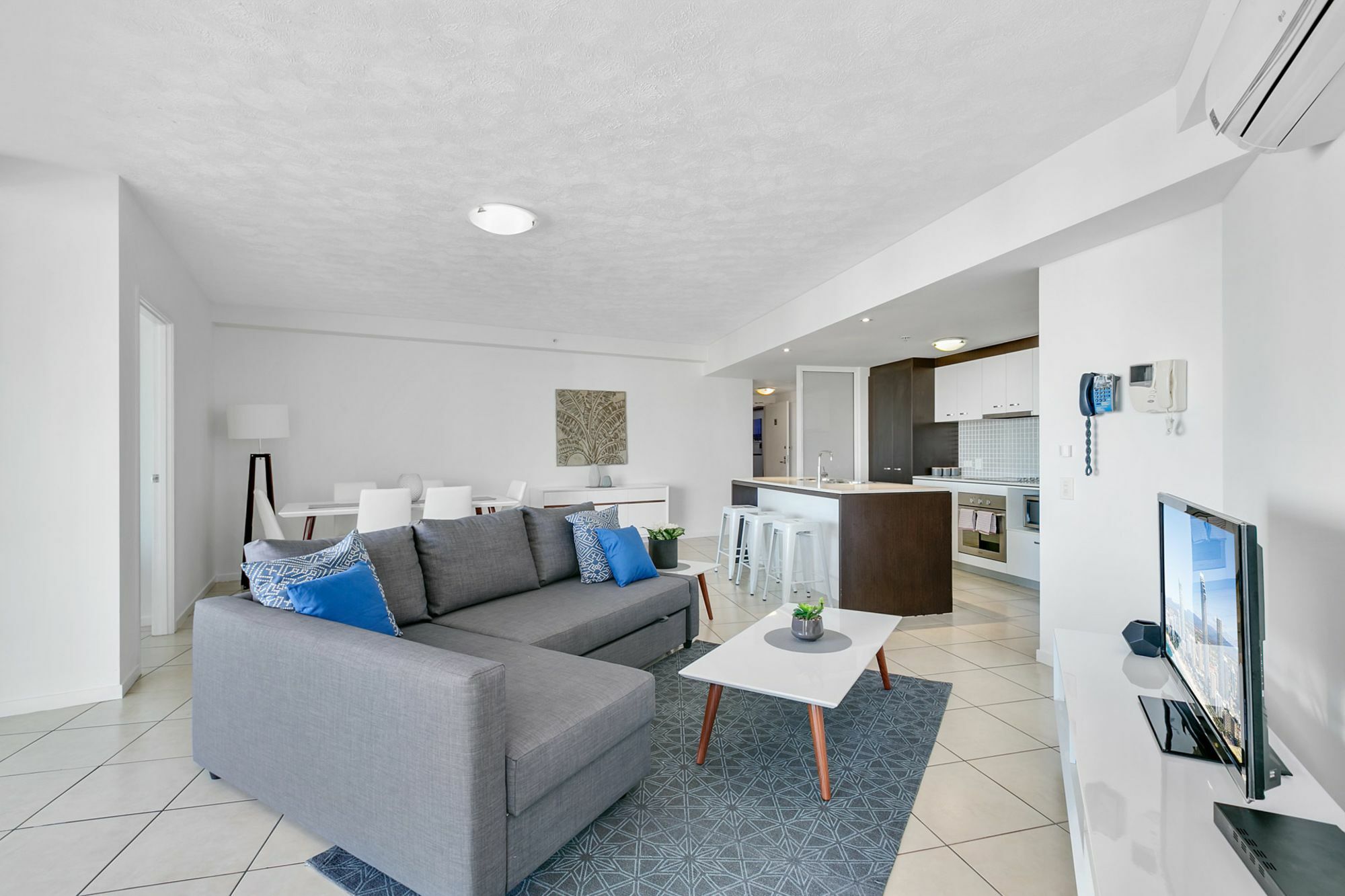 Apartment Wings - Q