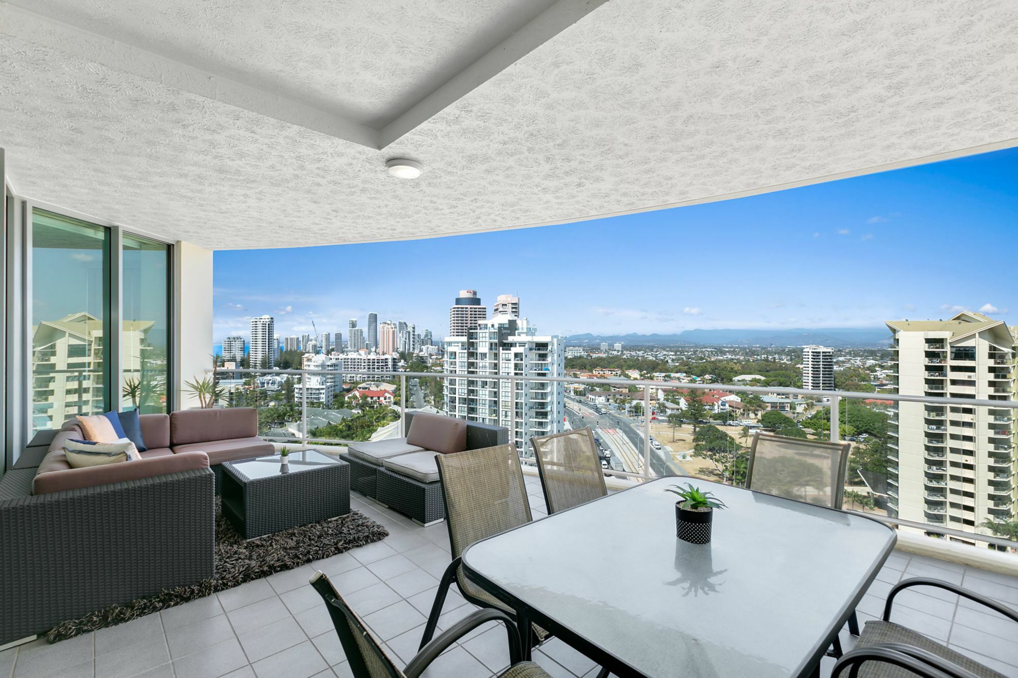 Wings - Q Apartment