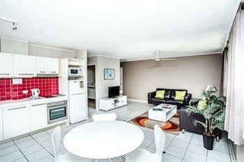 Aparthotel The Shore - Beachfront Gold Coast
