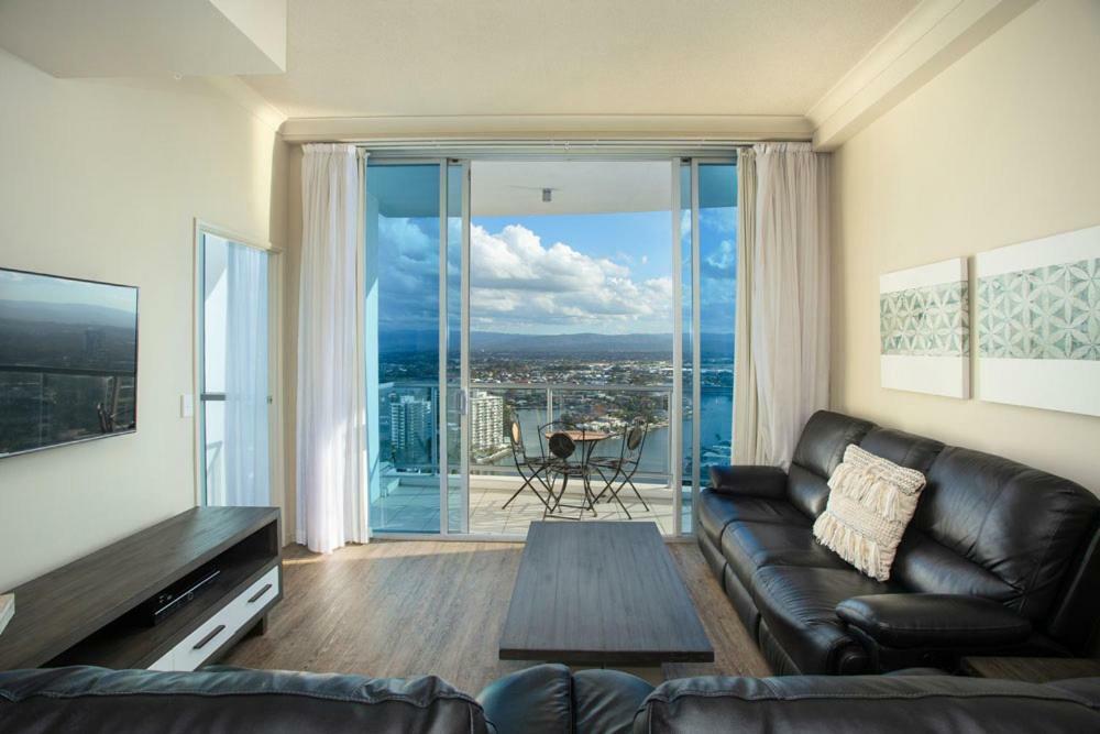 Chevron Renaissance - Private Apartment *