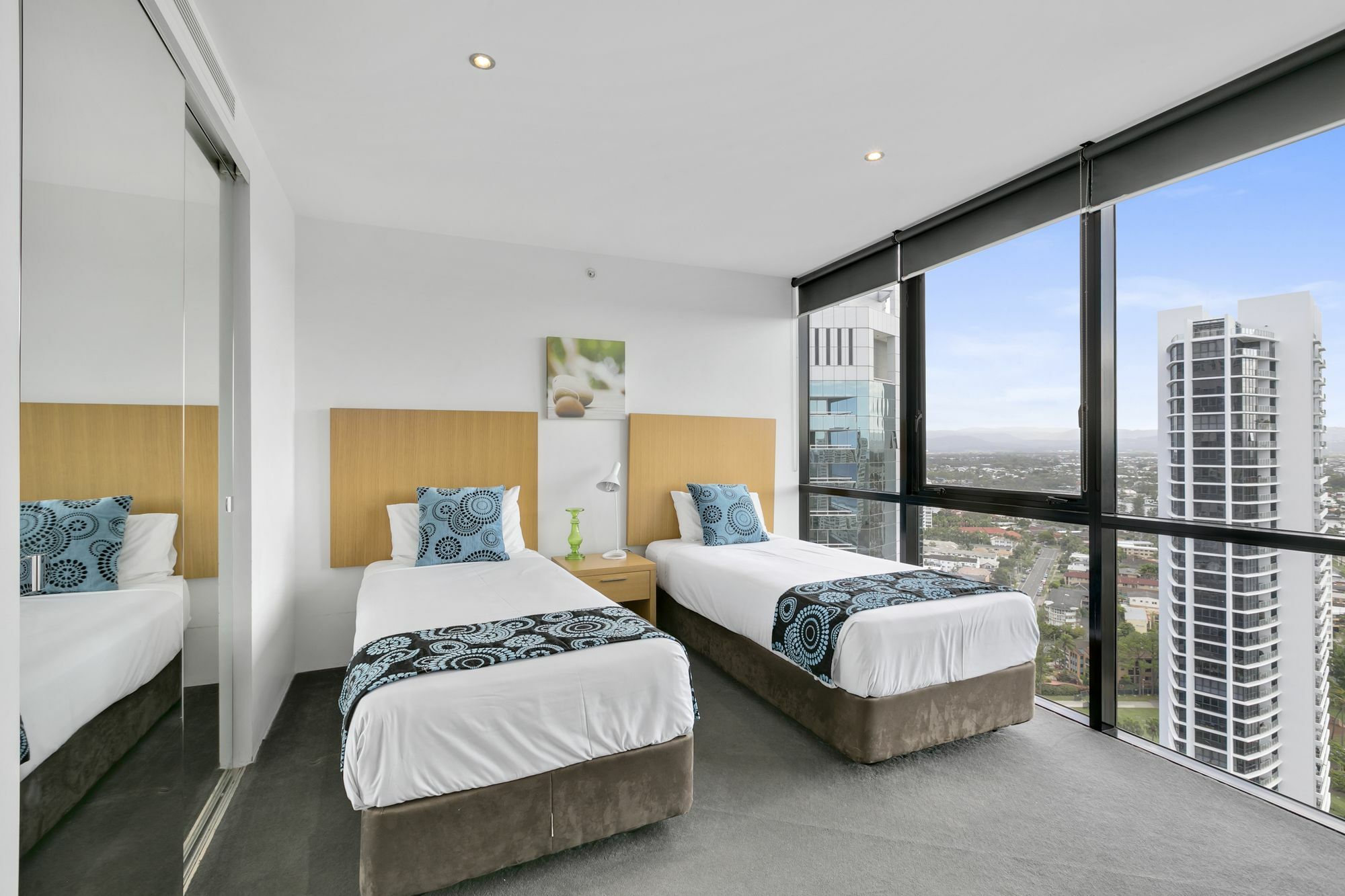 - Circle On Cavill Apartment