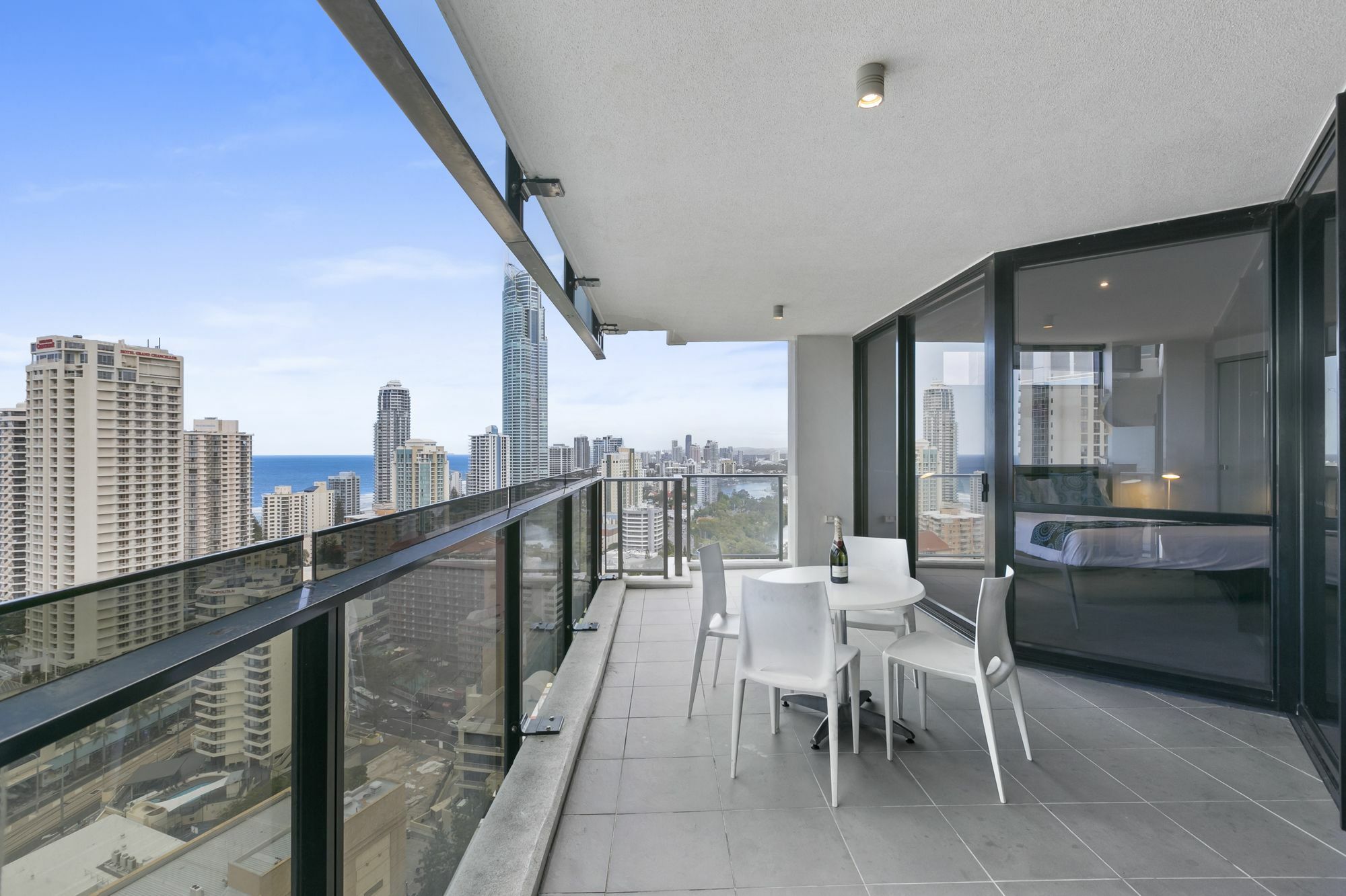 - Circle On Cavill Apartment Gold Coast