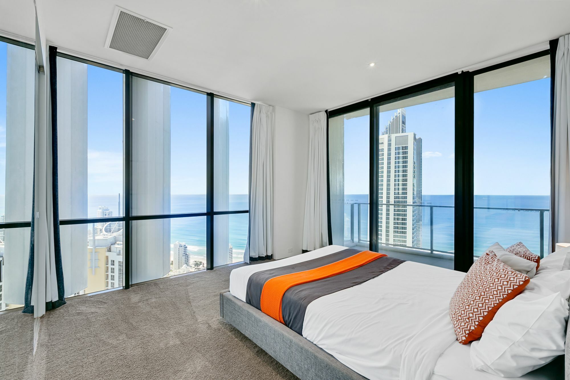 Apartment - Circle On Cavill *