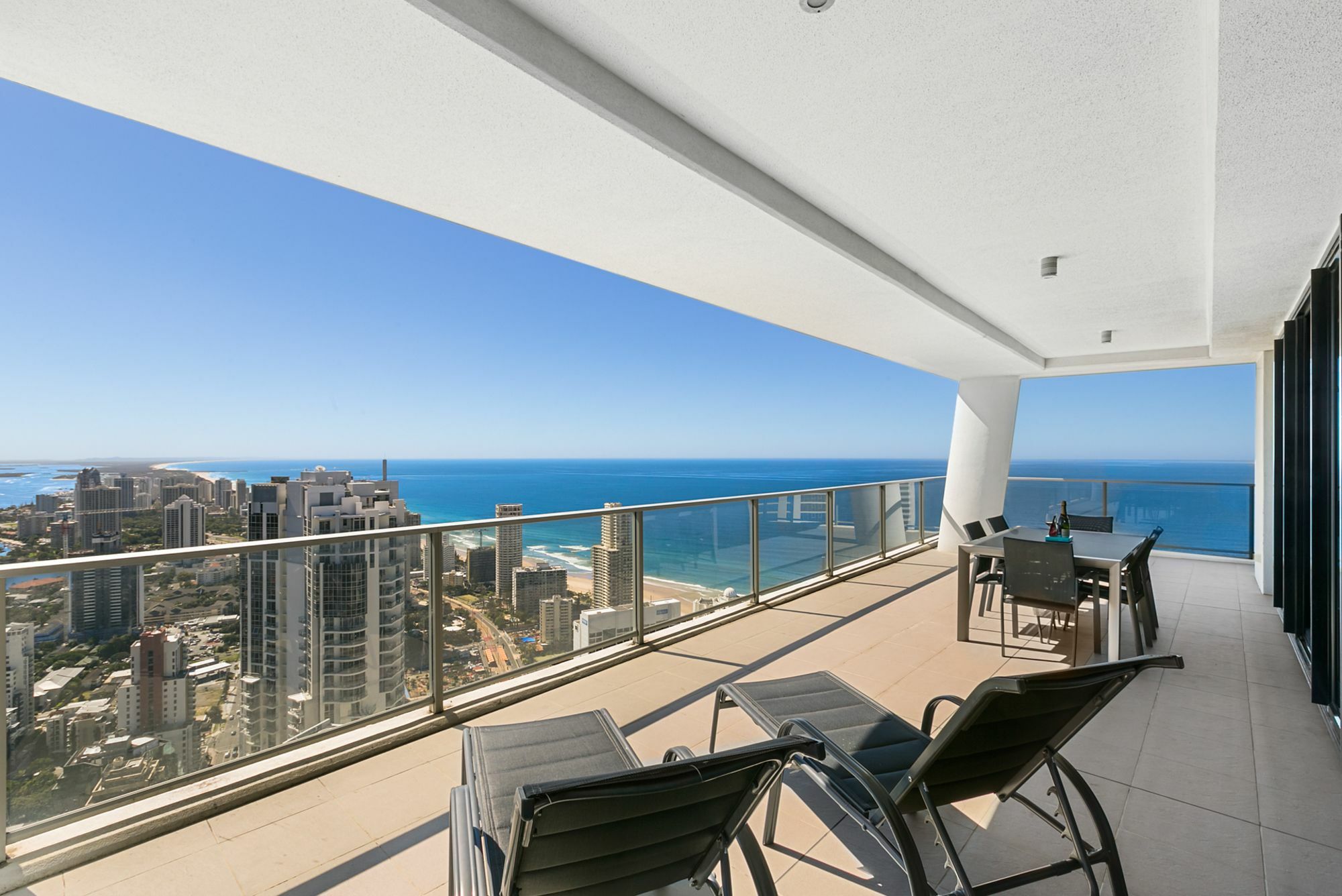 - Circle On Cavill Apartment Gold Coast