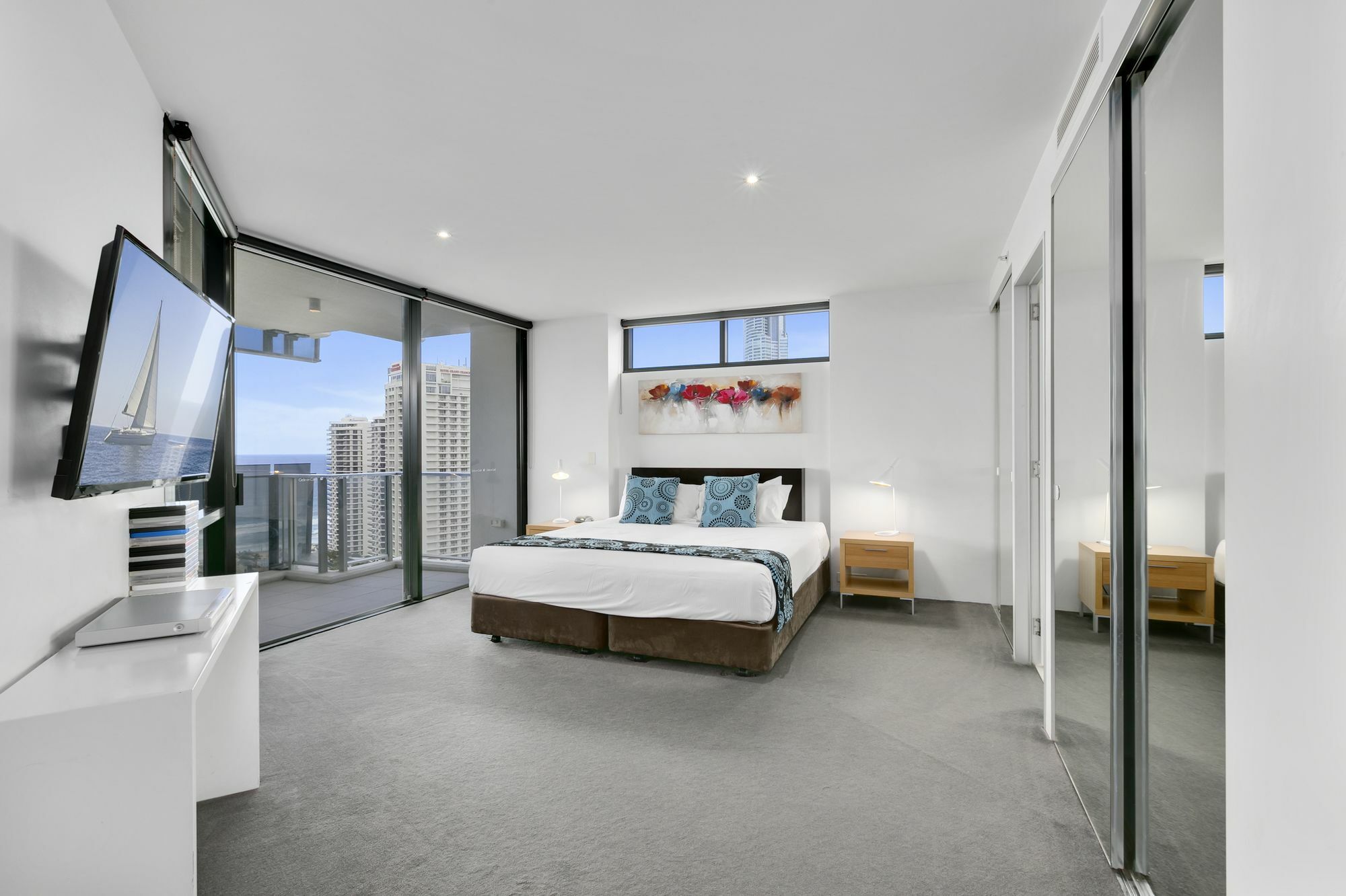 Apartment - Circle On Cavill