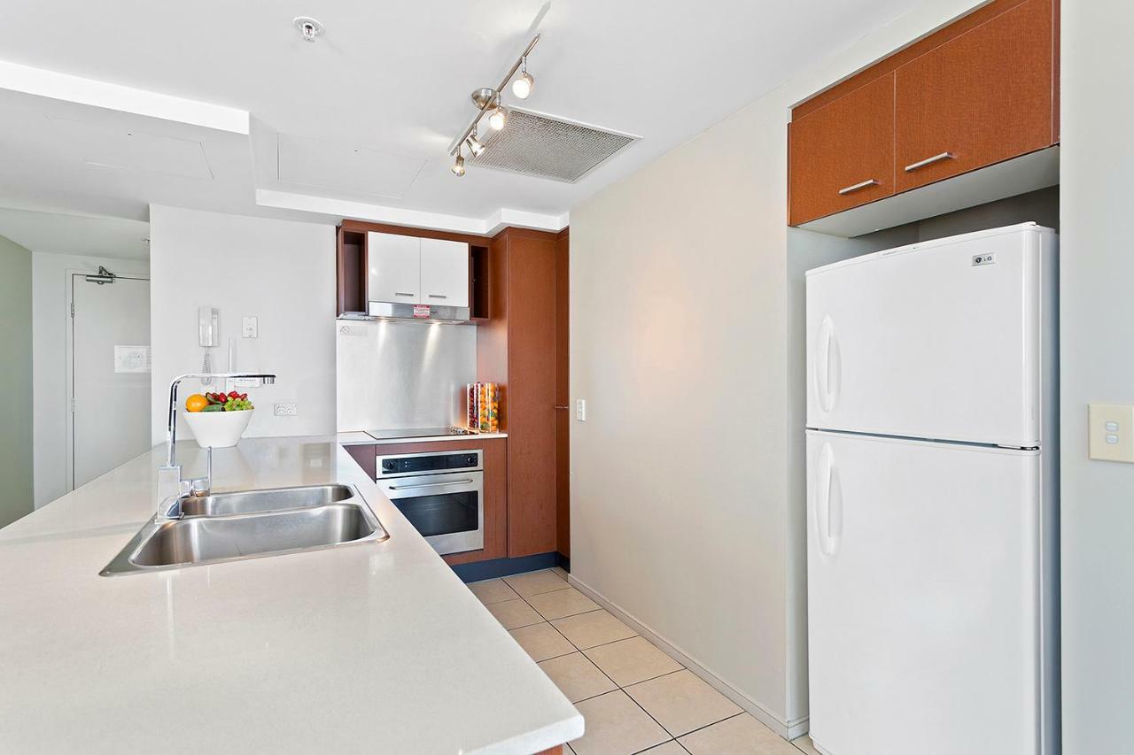 - Ocean & Riverview Chevron Renaissance Surfers Paradise *