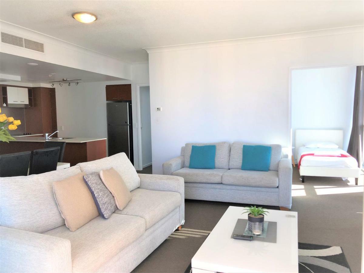 - Ocean & Riverview Chevron Renaissance Surfers Paradise * Gold Coast
