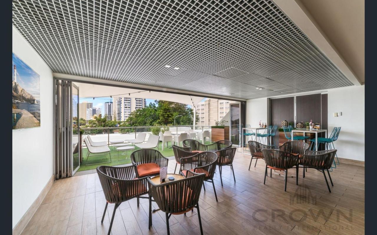 Studio With Ocean View In Mantra At Surfers Paradise L9