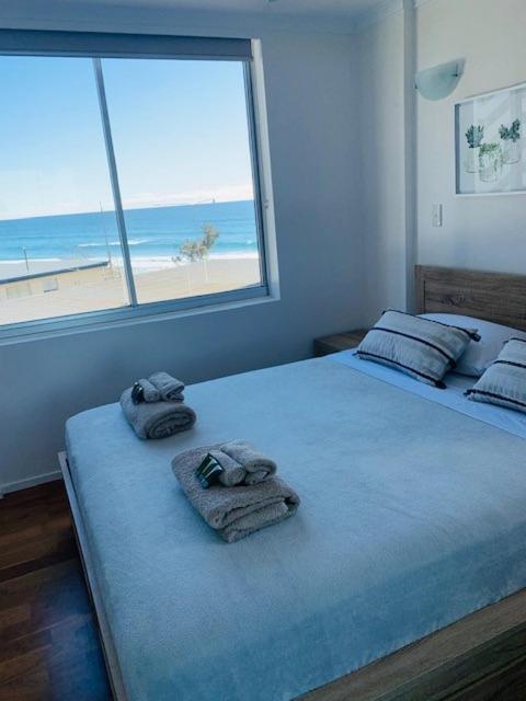 Kupari Surfers Paradise Apartment *