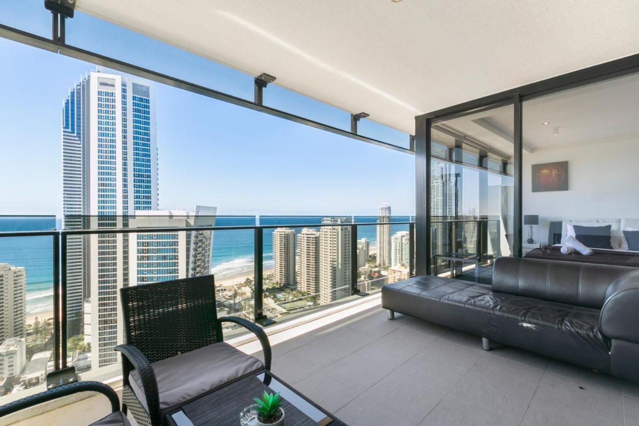 Apartment Circle On Cavill, And Sub Penthouses - We Accommodate Gold Coast