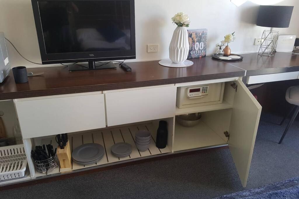 Surfers Ocean View Sleeps 4, Free Wifi, Washing Machine, Large Fridge Apartamento Gold Coast