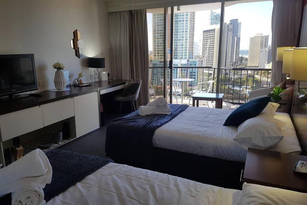Apartamento Surfers Ocean View Sleeps 4, Free Wifi, Washing Machine, Large Fridge *
