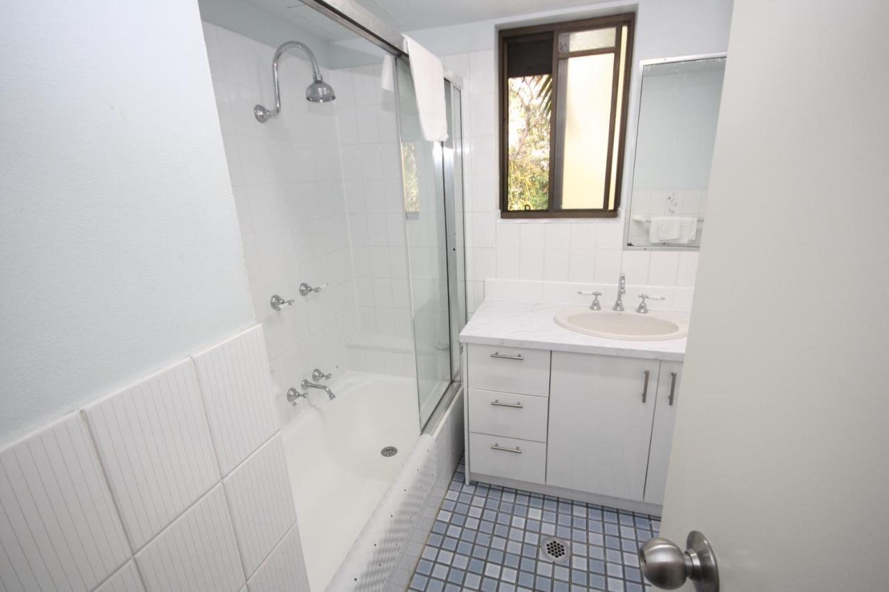 Broadwater Shores Waterfront 3*