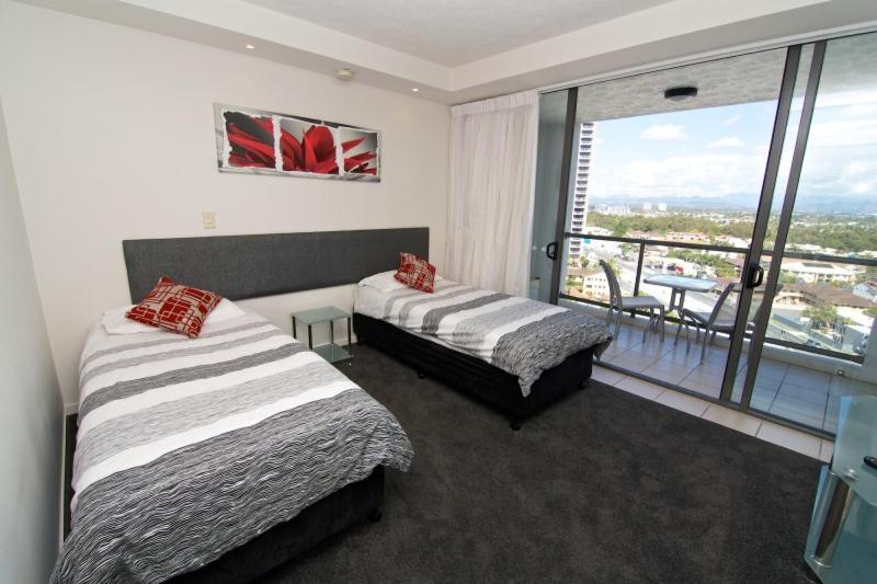 Ipanema Surfers Paradise Resort 4*