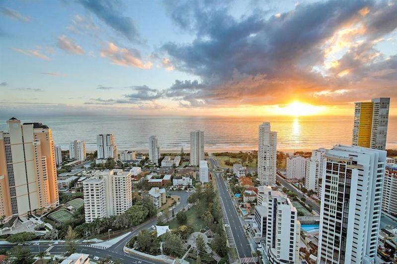 Qube Broadbeach Aparthotel 4*